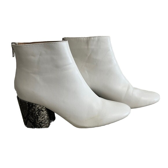 Truffle Collection Shoes - Truffle Collection Women's Size 7 White Snake Skin Block Ankle Boots